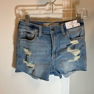 NWT Women’s Hollister Curvy Ultra High Rise Shorts Distressed 3” Sz 5/27